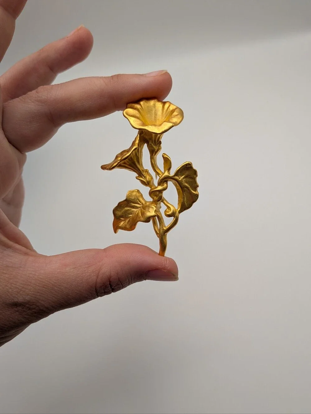 Vintage Jacqueline Ferrar Gold Toned Nightshade Floral Leaf Pin Brooch